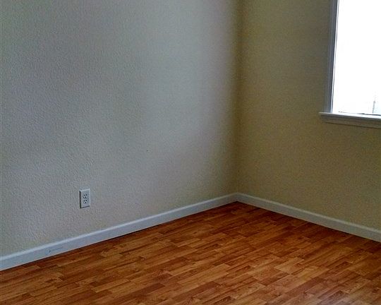 4th image of 2122 E Crestwood Dr
