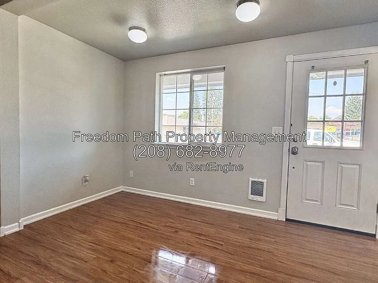 1212 E Sherman Ave #1 — Photo 2