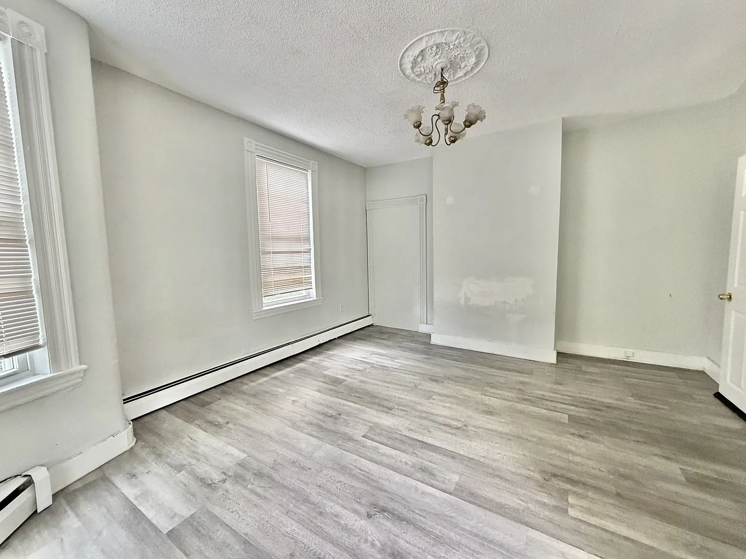 8-10 Oakland St — Photo 2