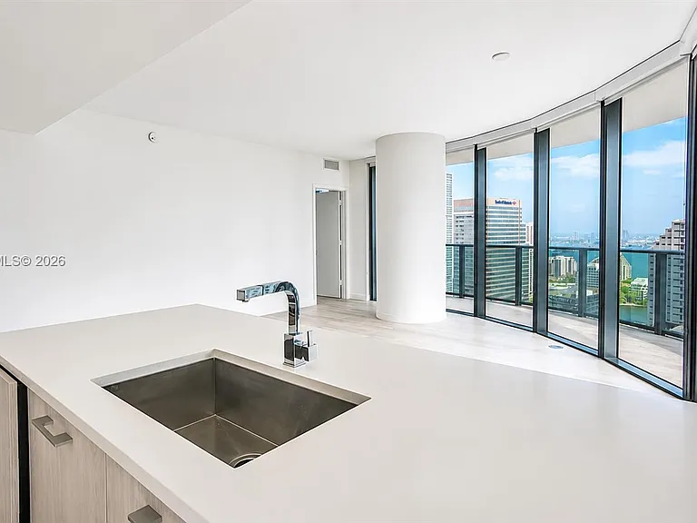 45 SW 9th St #3303 — Photo 6