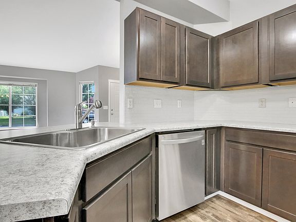 5th image of 403 Kensington Ave NW