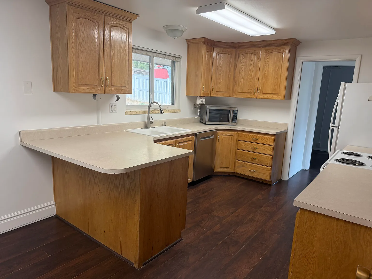 5 bed, 2250 sqft, $2,800 — Photo 2