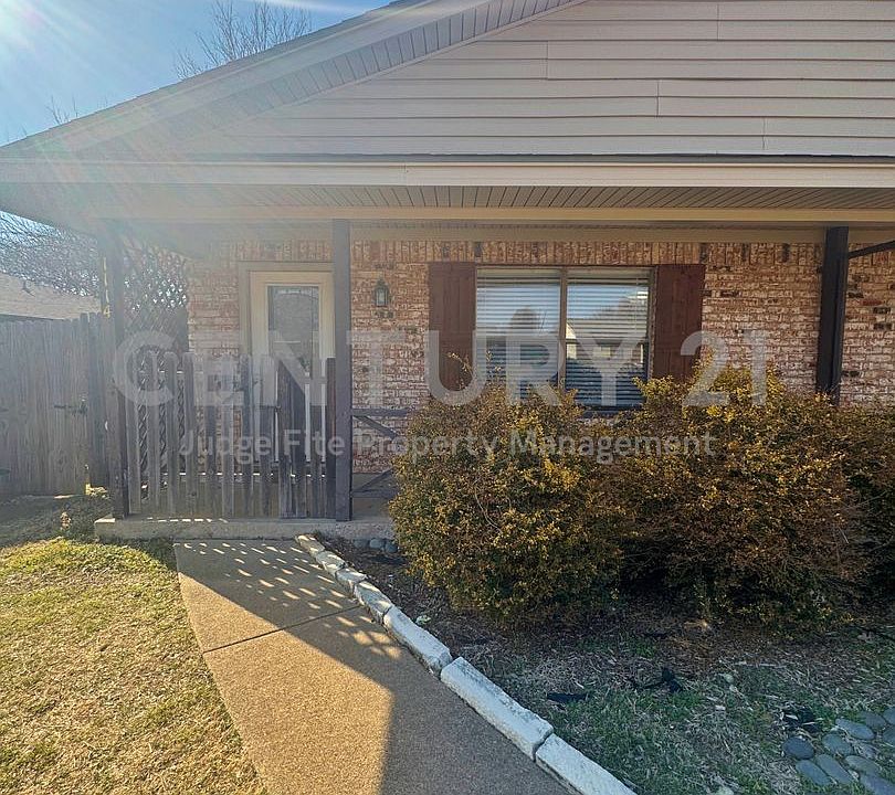 1st image of 1114 Suburban St