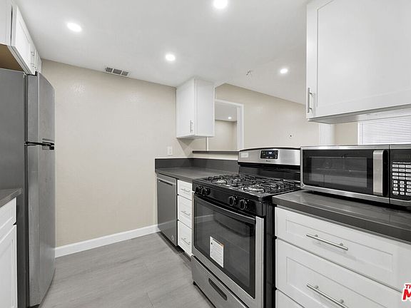 5th image of 2309 E 17th St Unit 103