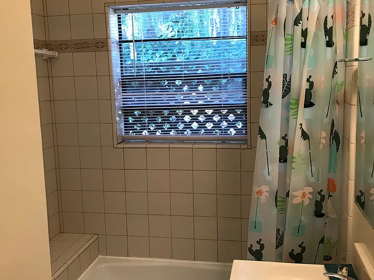 504 W Aliso St #1 — Photo 4