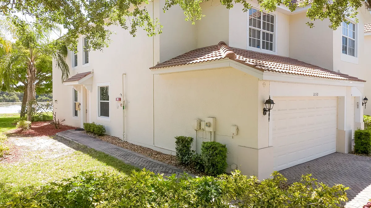 Building Photo - 1030 Albany Ct
