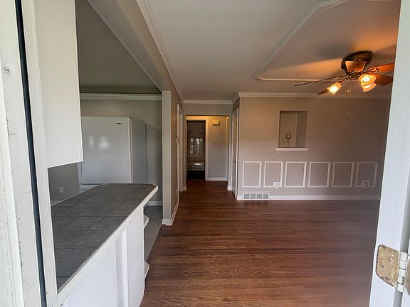 2nd image of 829 Goodwin Ave
