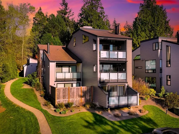 11230 NE 68th Street #C, Kirkland, WA 98033
