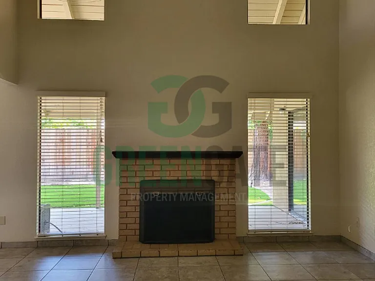 2428 Woodvale Dr — Photo 16