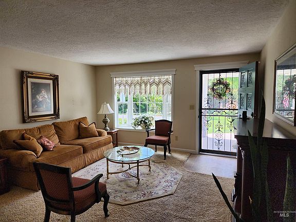 3rd image of 3126 Ponderosa Pl