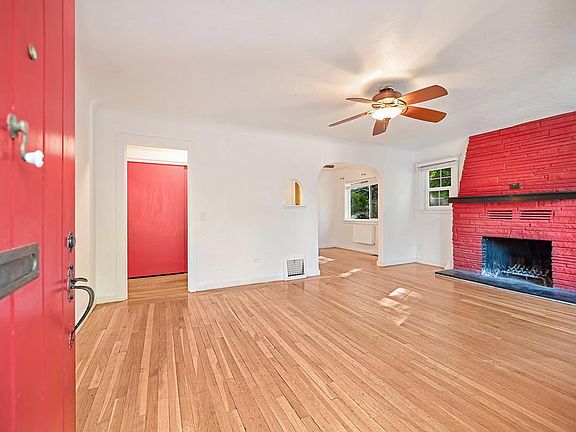 4th image of 1128 Locust Ave