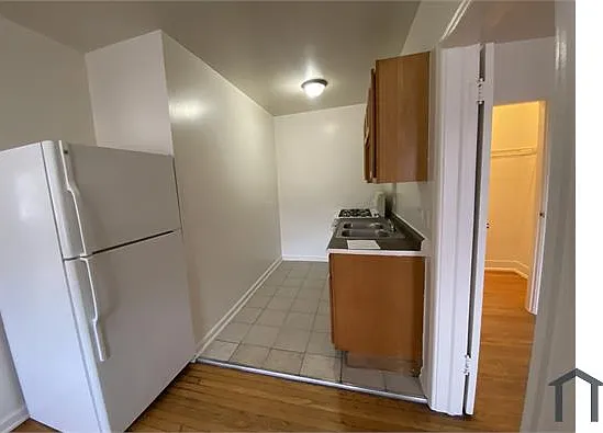 1 bed, 1000 sqft, $1,600 — Photo 3