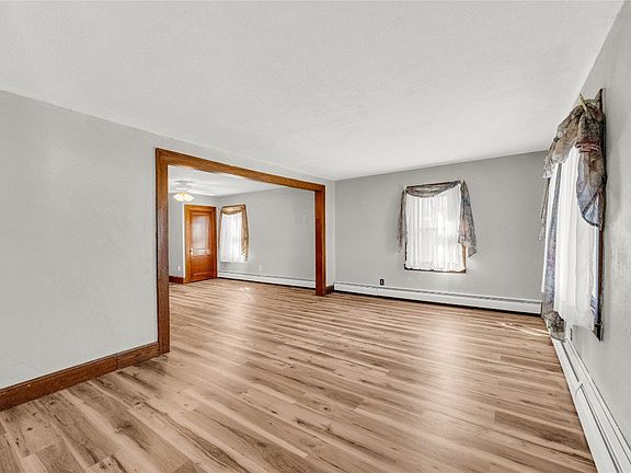 4th image of 140 Melbourne St