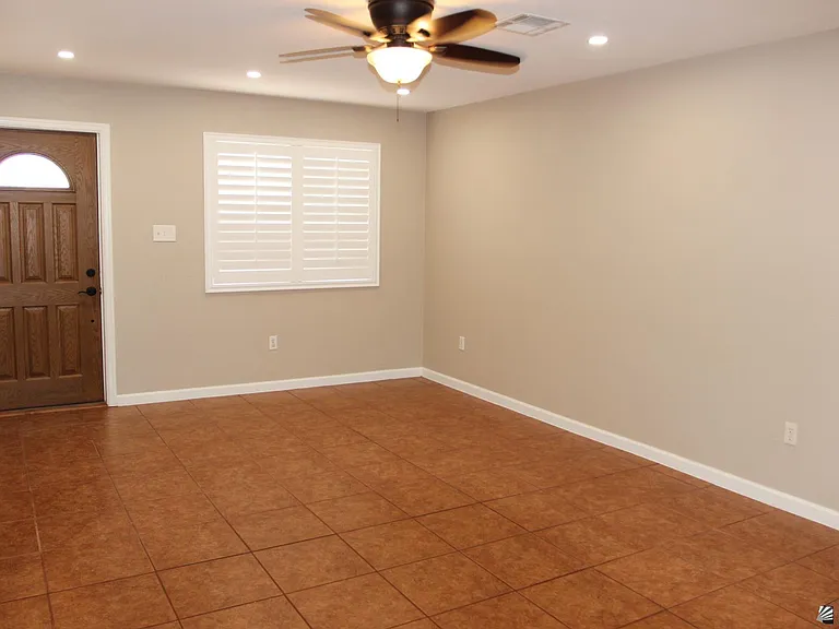 2090 S 44th Dr — Photo 17