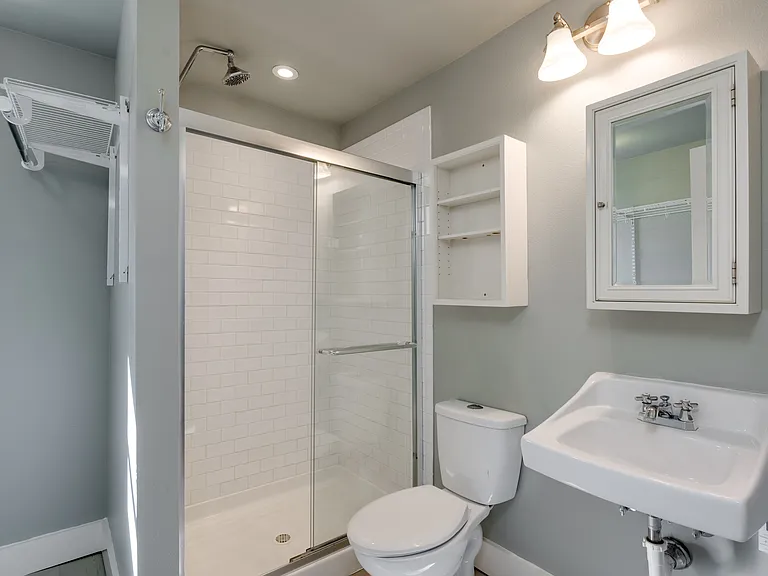 1303 Canterbury St — Photo 16