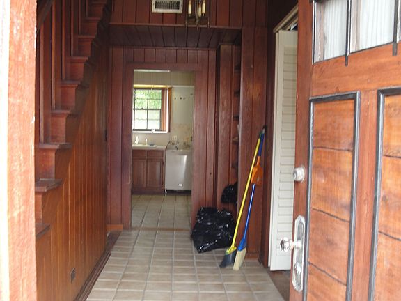 Foyer/Entrance to house