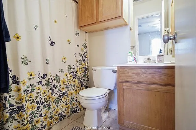 505 Thornton Ct — Photo 5