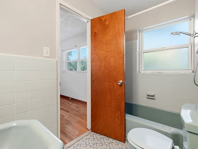 1038 NE 21st Ave — Photo 19