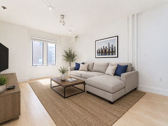 3rd image of 45 W Broadway #208