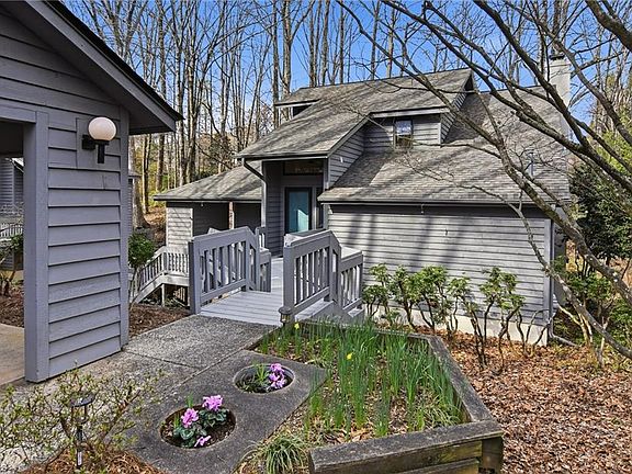3rd image of 208 Forest Brook Dr