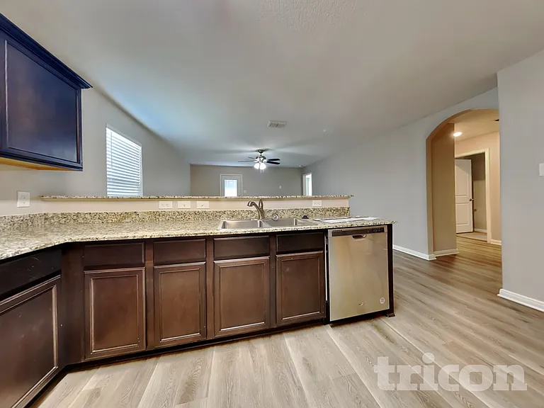 2910 Lavender Mdw — Photo 7