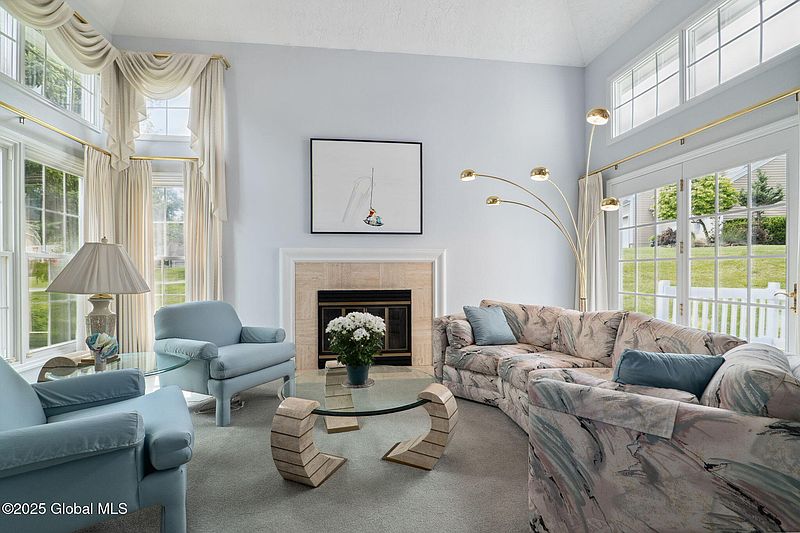 2nd image of 7 Ridgefield Drive