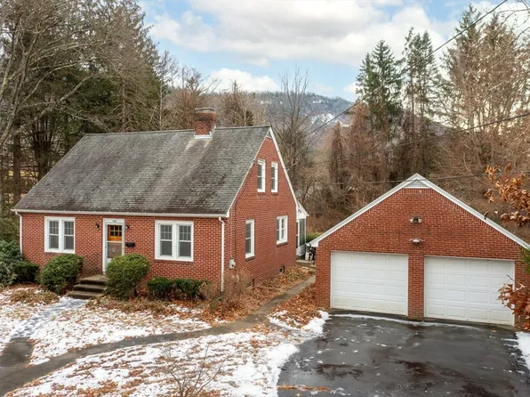 106 Clark St, Easthampton, MA 01027