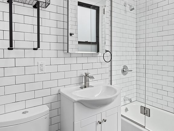3rd image of 64 Macdougal St APT 7