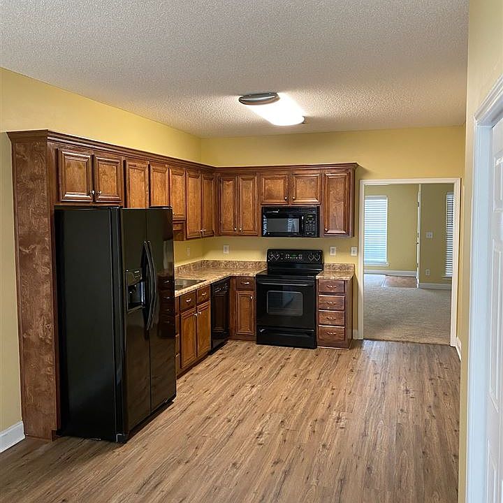 2nd image of 215 Merlot Dr