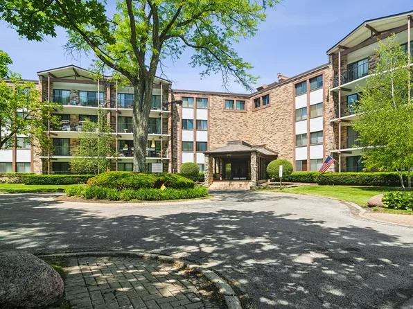 250 W Parliament Pl APT 216, Mount Prospect, IL 60056