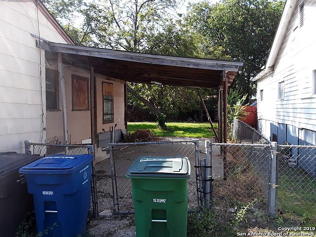 2nd image of 1902 W Winnipeg Ave