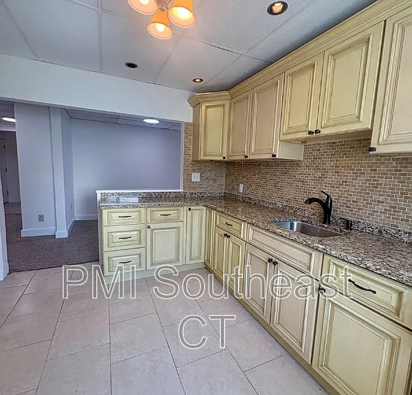 285 Montauk Ave #4 — Photo 10