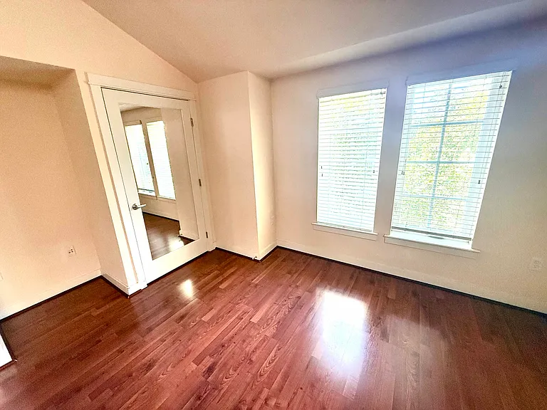849 Frederick Cmns — Photo 6