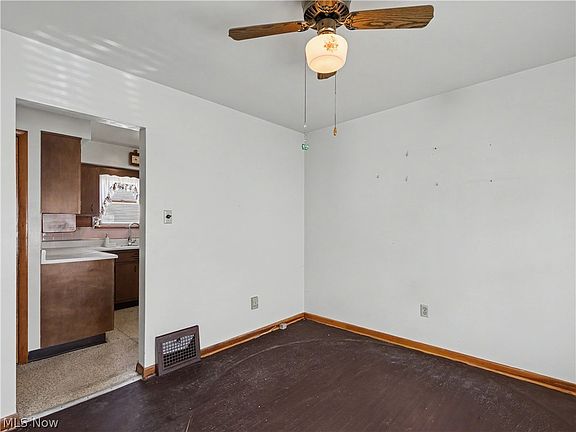 5th image of 1177 Linden Ave