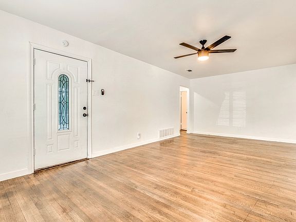 4th image of 10903 Desdemona Dr