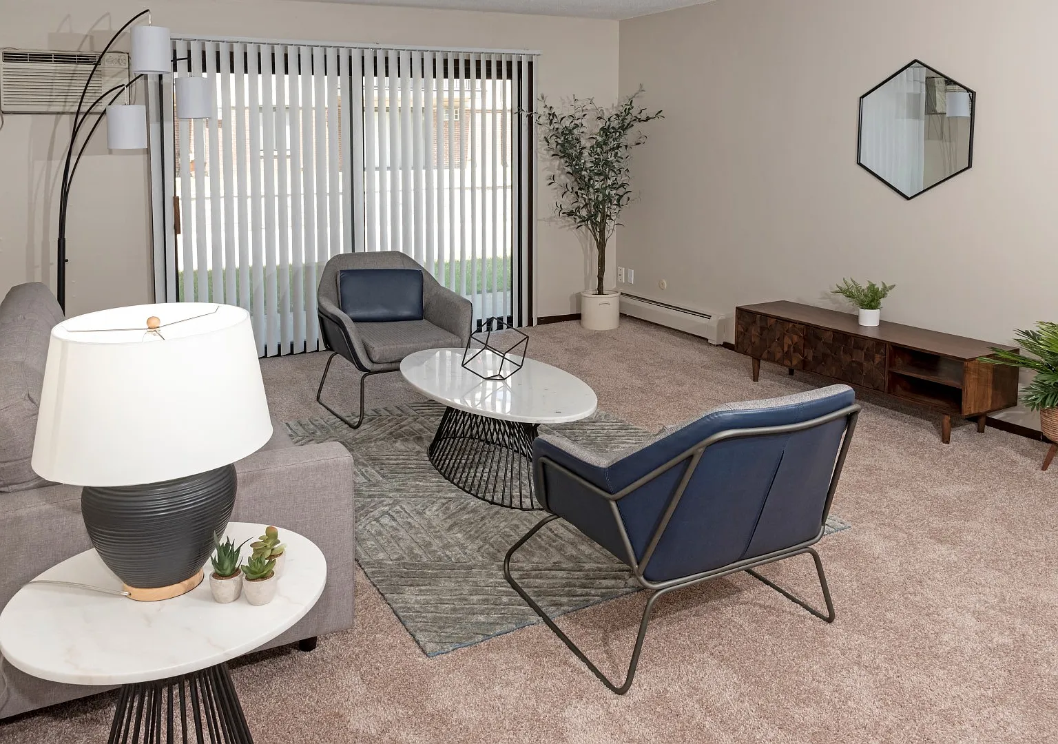 Oakdale Apartments — Photo 4