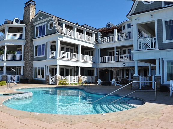 2nd image of 5707 Lake Street #4D