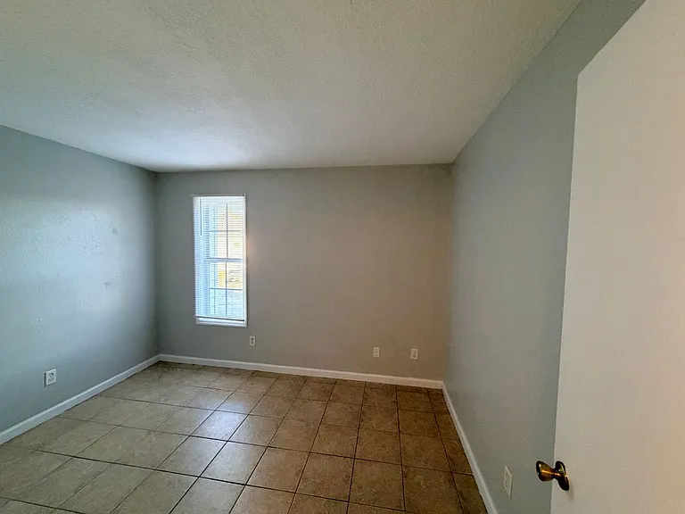 1616 E Moore St — Photo 9