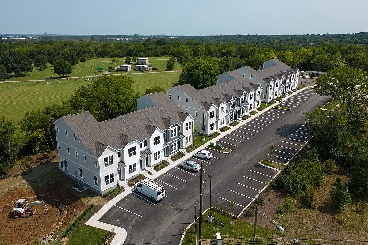 3 bed, 1390 sqft, $1,100 — Photo 3