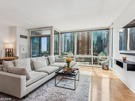 2nd image of 505 N McClurg Ct APT 1004