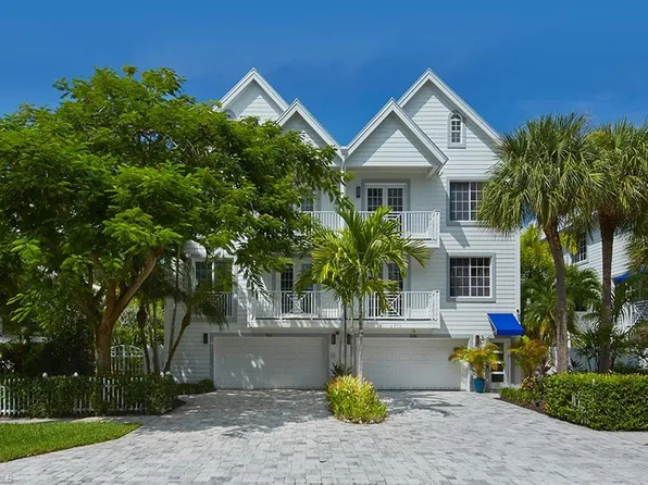 888 10th St S, Naples, FL 34102