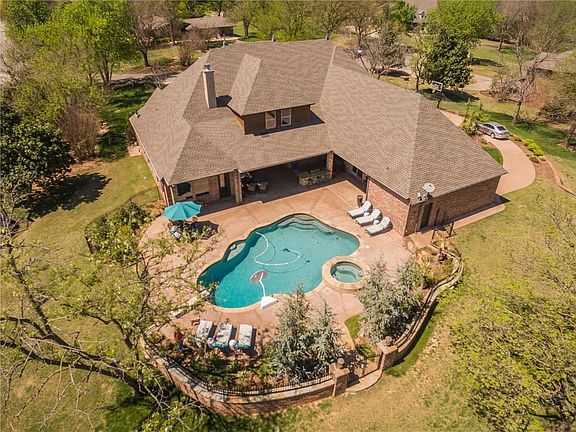 3rd image of 2206 Hidden Lake Dr