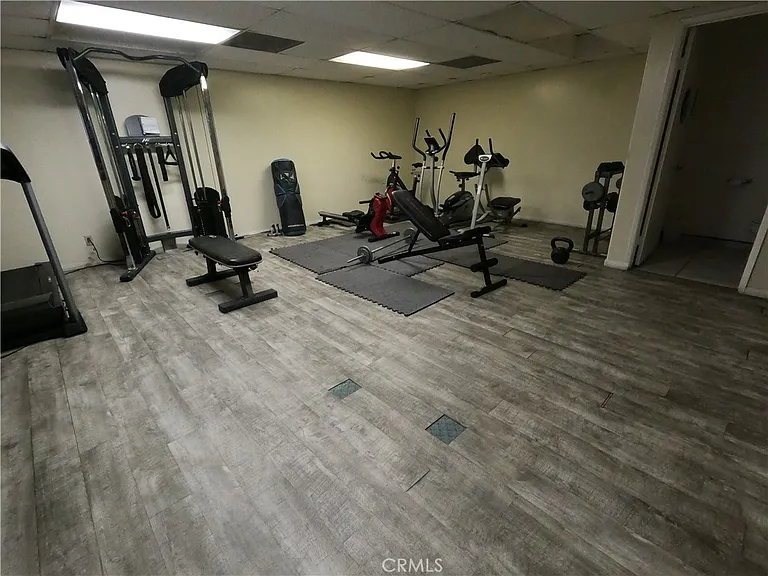 5060 Kester Ave #103 — Photo 22