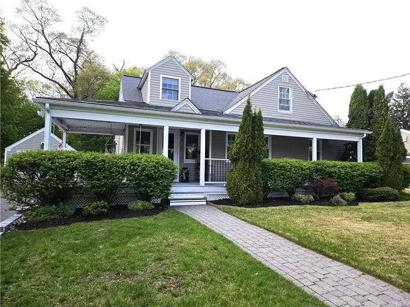 5 Sunset Ave, Cumberland, RI 02864