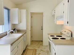 142 Columbia Dr, Vacaville, CA 95687