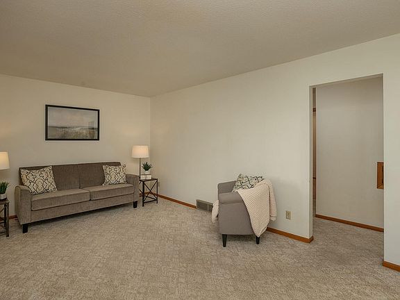 4th image of 418 3rd Ave SE