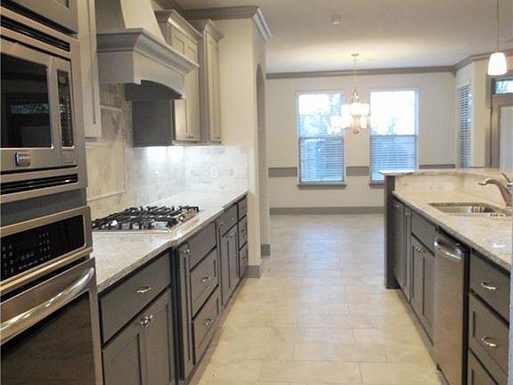 3rd image of 1700 NE Chaucer St