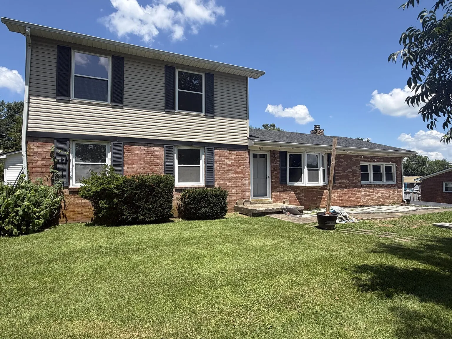 4 bed, 3.0 bath, 2160 sqft, $2,595 — Photo 2