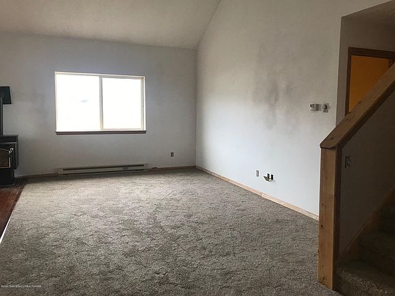 5th image of 220 Barberry Way