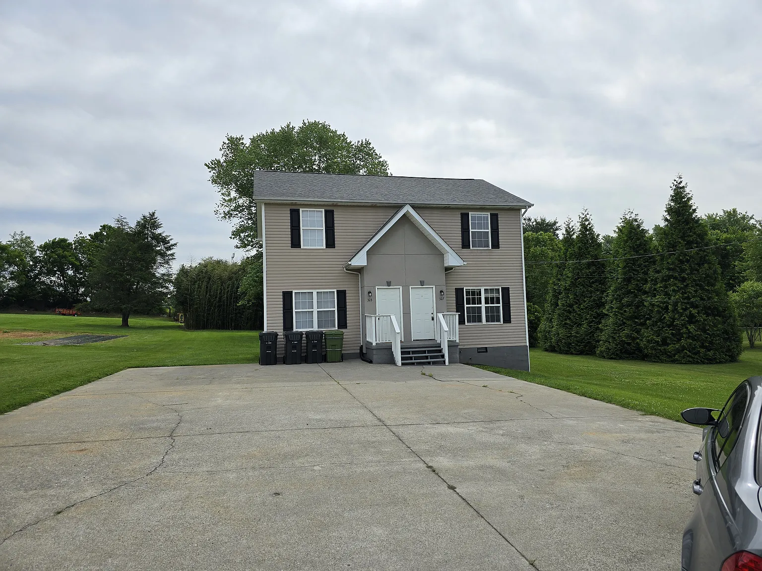 2 bed, 1.5 bath, 1002 sqft, $1,600 — Photo 1